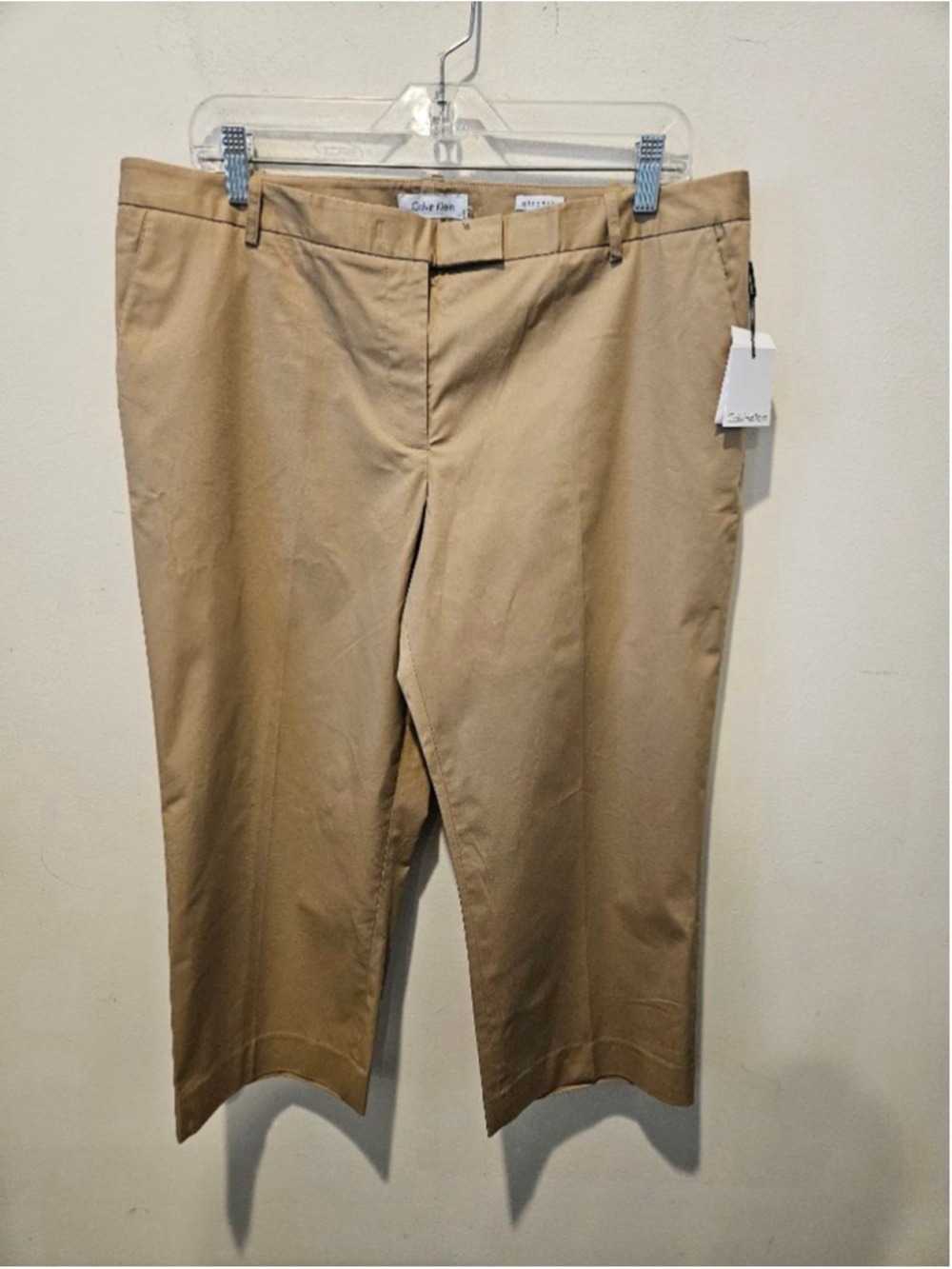 Women's Calvin Klein NWT Plus Size 14 Beige Capri Pants